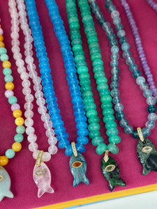 Short beads necklace with lucky fish green