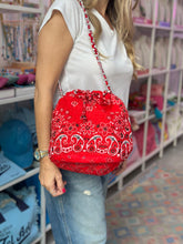 Load image into Gallery viewer, Bandana bucket bag red
