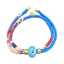 Carica l&#39;immagine nel visualizzatore di Gallery, Bracciale seta con occhio portafortuna azzurro