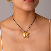 Load image into Gallery viewer, Maxi star necklace black rope