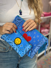 Load image into Gallery viewer, Bandana clutch midi blue 🙂