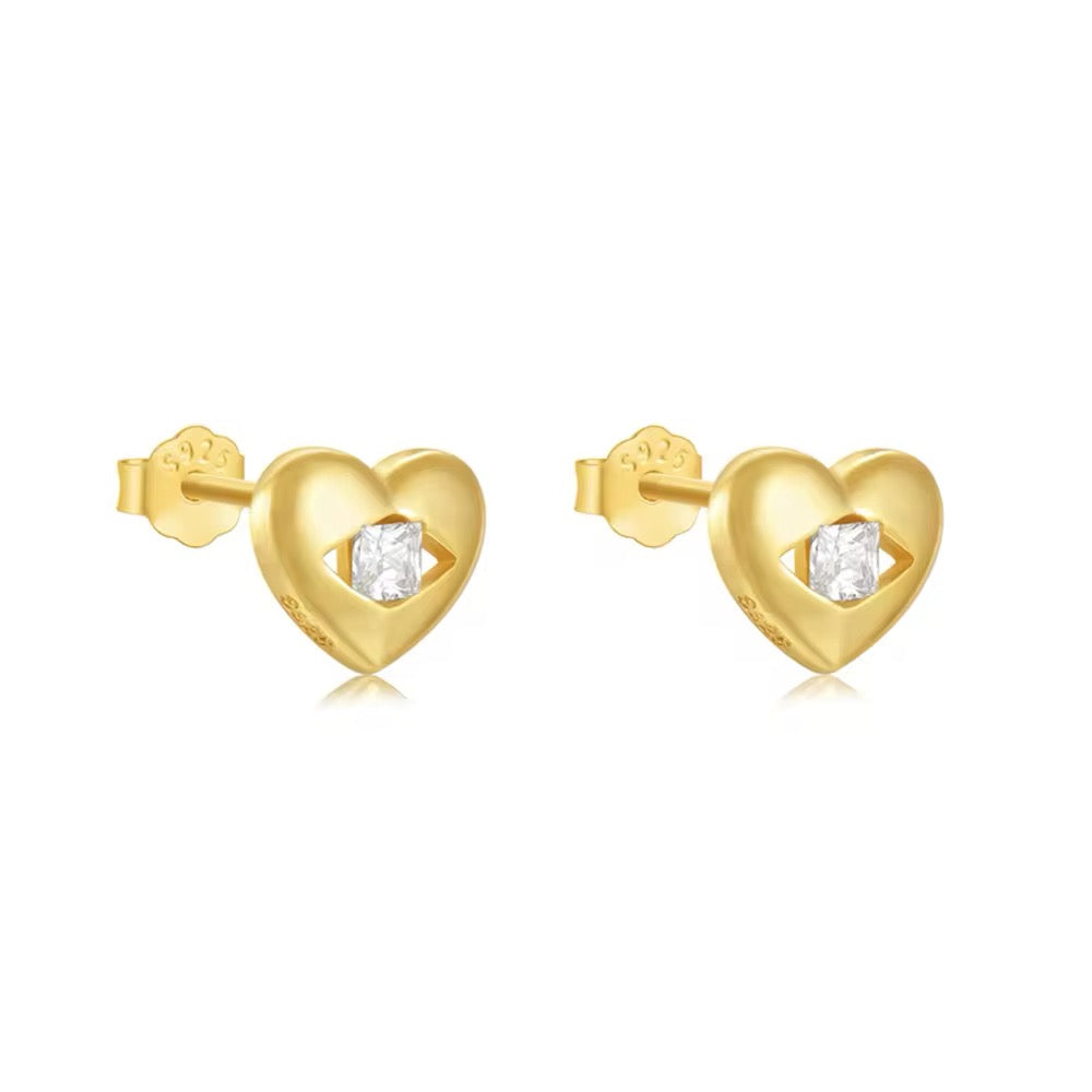 Studs earrings hearts