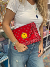 Load image into Gallery viewer, Bandana clutch red 🙂