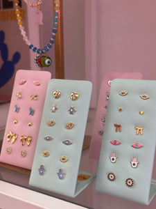 Studs earrings eye color