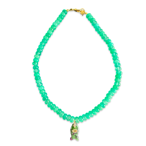 Short beads necklace with lucky fish green