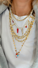 Carica l&#39;immagine nel visualizzatore di Gallery, Collana cornetti portafortuna perle