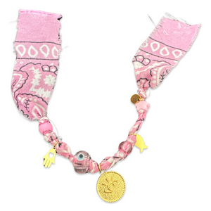 Bandana bracelet with lucky charms pink
