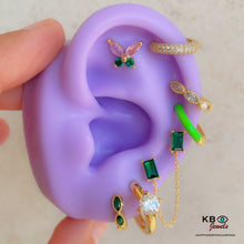 Load image into Gallery viewer, Double studs earring with emerald stone